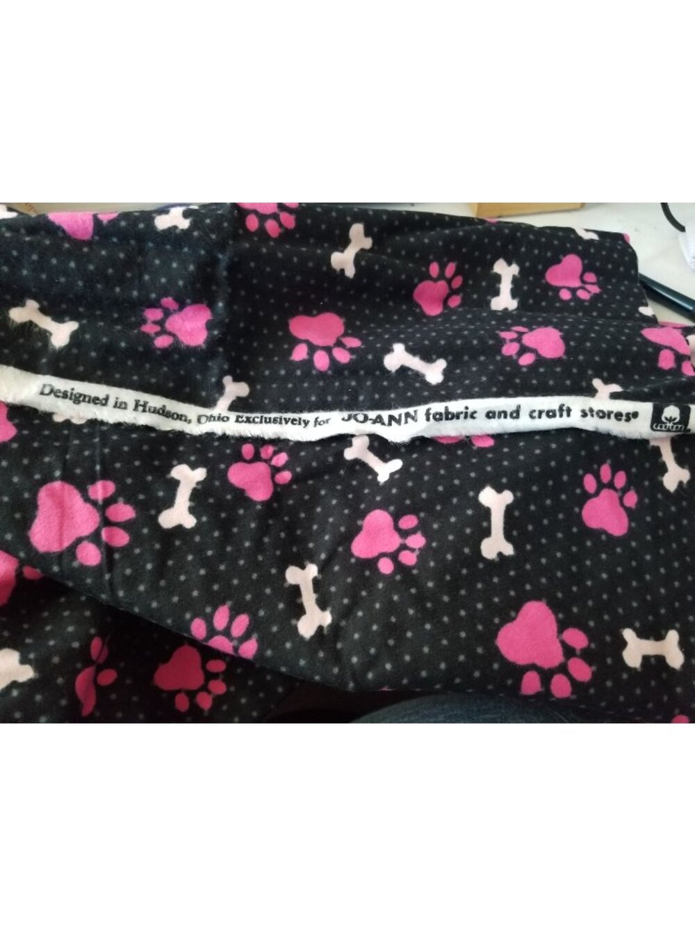 Material  Black Paw Prints Bones Dots   42" x 36"   Flannel 1 Yrd Craft Clothing